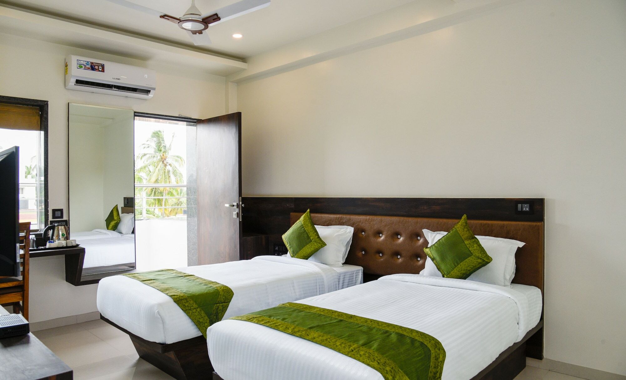 Hotel Treebo Malhaar Regency Chinchvad